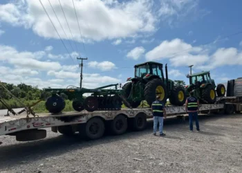 Sefa apreende na Transamazônica dois tratores avaliados em mais de R$ 1 milhão