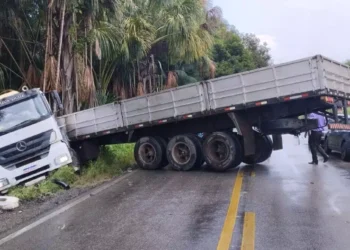 O acidente de trânsito foi registrado na BR-155, distante cinco quilômetros de Bom Jesus do Tocantins, no sudeste do Pará (Foto: Correio de Carajás)