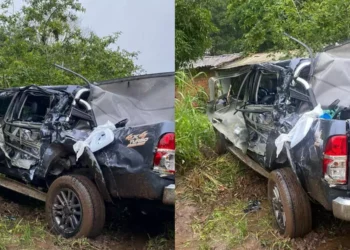 Caminhonete que colidiu com a caçamba (Reprodução: redes sociais)