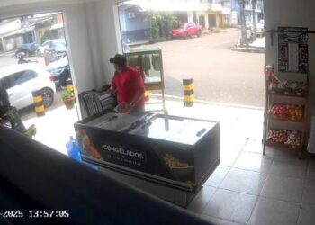 VÍDEO: Veja o momento em que dois carros colidem no centro de Altamira, no Pará