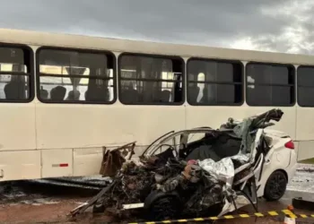 Imagem dos veículos após a colisão. (Foto: Divulgação/Portal Moju News)