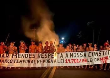 Indígenas Munduruku ocupam a BR-163 contra a lei 14.701/23, em Itaituba. (Divulgação