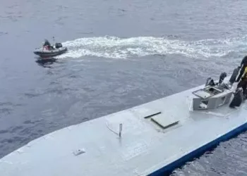 Apreensão do semissubmersível contou com forças policiais de quatro países. (Divulgação)