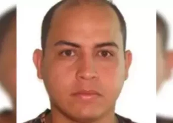 A imagem em destaque mostra o paraense Anderson Melo Farias, de 32 anos, morto em um assalto em frente a um atacadão na QS 3 em Taguatinga Sul, no Distrito Federal. (Foto: Reprodução | Metrópoles)