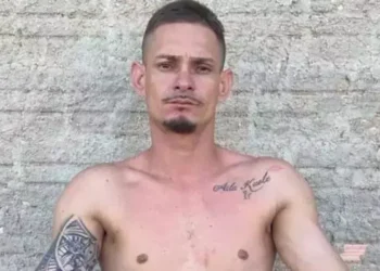 O homem morto foi identificado como Max Silva dos Santos. Segundo a PM, ele teria reagido a tiros durante uma tentativa de abordagem, o que motivou o revide por parte da guarnição do 35º Batalhão de Polícia Militar. (Reprodução)