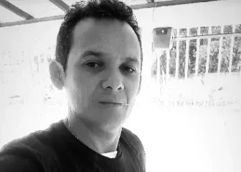 Vítima morta a tiros em Mãe do Rio. (Foto: Redes Sociais)