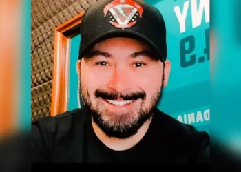 A imagem em destaque mostra o radialista Luizinho Costa, que foi morto a tiros na manhã desta terça-feira (27/5). (Foto: Reprodução | Redes sociais)