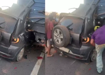 A imagem mostra o veículo após o acidente com o caminhão. (Foto: Redes Sociais)