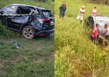 A imagem em destaque mostra o carro envolvido na colisão com a motocicleta. (Foto: Divulgação | PM)