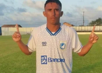 A imagem em destaque mostra o jogador de futebol profissional Marcelo Ramos de Brito, de 24 anos, conhecido como “Marcelinho". (Foto: Reprodução | Redes sociais)