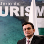 União Brasil decide abrir processo para expulsar o ministro do Turismo, Celso Sabino