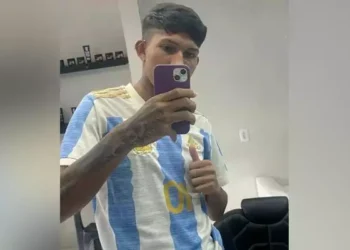 Após o ataque, os criminosos fugiram, tomando rumo desconhecido. A Polícia Militar foi acionada, isolou a área e auxiliou os trabalhos da perícia. (Reprodução)