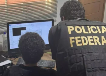 Agentes da PF realizaram busca e apreenderam durante a manhã desta sexta (Foto: Divulgação | PF)