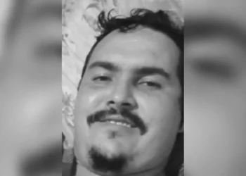 A imagem em destaque mostra a vítima do acidente de trânsito. (Foto: Reprodução | Folha do Progresso)