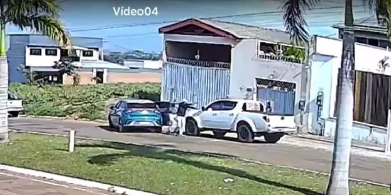 Os criminosos fugiram levando cerca de R$ 200 mil em joias, dois celulares, uma máquina de cartão e a chave do carro. (Reprodução)
