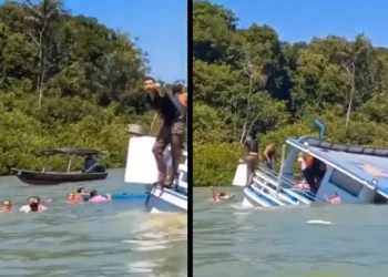 Embarcação naufragou no rio Tapajós, na tarde de sábado (23/8), em Itaituba. (Reprodução redes sociais)