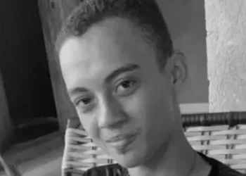 A imagem em destaque mostra a vítima do baleamento. (Foto: Reprodução | Giro Portal)