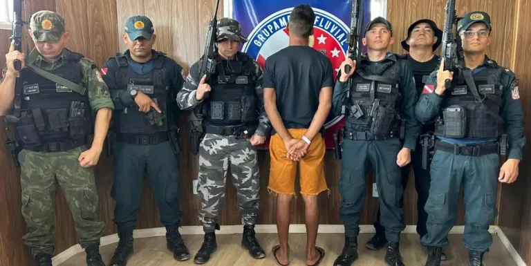 Dois homens são presos com arma e mais de R$ 11 mil em embarcação no Pará. (Divulgação)