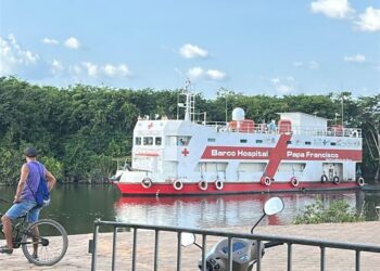 Barco Hospital Papa Francisco inicia atendimentos em Vitória do Xingu (PA)