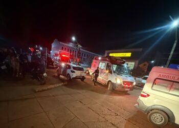 Duas crianças em estado grave são transferidas para o Hospital Regional após acidente na BR-230