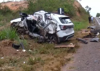 Colisão entre carro de passeio e caminhonete mata uma pessoa em Ipixuna do Pará. (Reprodução: Antônio Paixão / TV Liberal)