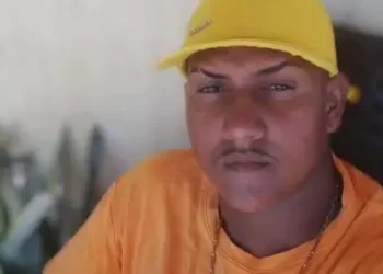 A imagem em destaque mostra a vítima do homicídio. (Foto: Reprodução)