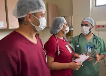 Acadêmicos vivenciam a rotina hospitalar como parte da preparação para a trajetória profissional