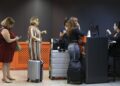 Passageiros aguardam em guichê de companhia aérea em São Paulo - Rovena Rosa/Agência Brasil