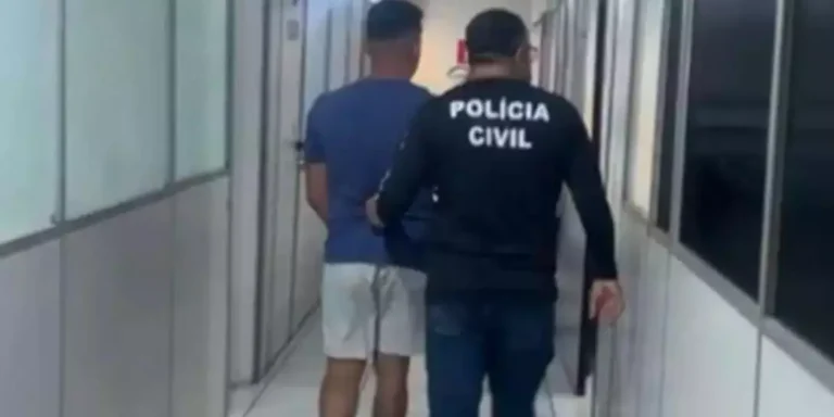 A imagem em destaque mostra um policial civil com um dos suspeitos presos. (Foto: Divulgação | Agência Pará)