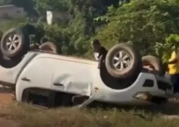 Mulheres escaparam ilesas de capotamento de caminhonete em Itaituba. (Reprodução Redes Sociais)