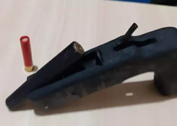 Ação ocorreu por volta de 5h30 após denúncia sobre suspeitos escondidos em área de mata (Divulgação / CPR III/ 5º BPM - 3° CIA)