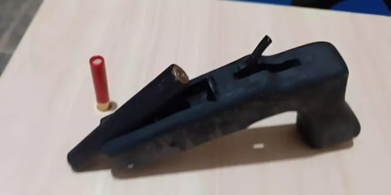 Ação ocorreu por volta de 5h30 após denúncia sobre suspeitos escondidos em área de mata (Divulgação / CPR III/ 5º BPM - 3° CIA)