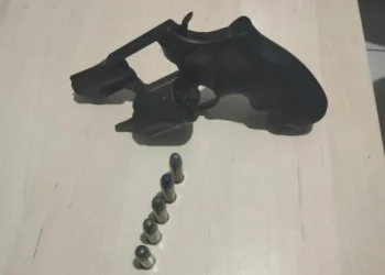 Homem é preso com revólver após confusão em conveniência no centro de Uruará (PA)