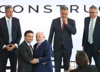 Lula durante a cerimônia de posse do ministro do Turismo, Celso Sabino, no Palácio Planalto, em Brasília - 3 de agosto de 2023. — Foto: WILTON JUNIOR/ESTADÃO CONTEÚDO