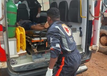 Vítima foi levada para o hospital, mas não resistiu aos ferimentos. — Foto: Reprodução / TV Liberal