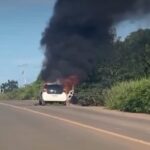 Veículo é destruído por incêndio na BR-230, em trecho conhecido como “Curva da Morte”, em Placas