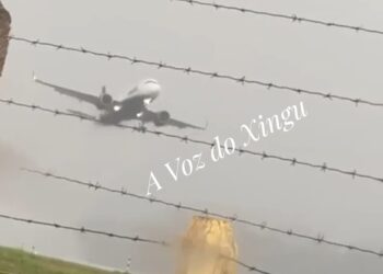 Avião da Azul arremete durante tentativa de pouso em Altamira por causa do mau tempo