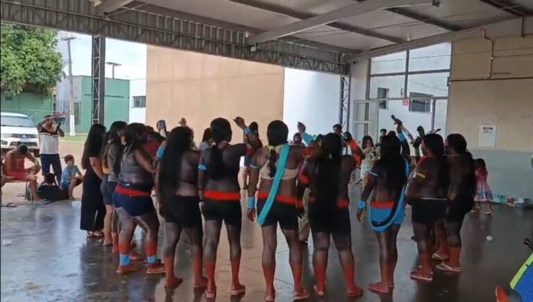 Indígenas de quatro etnias ocupam a Funai de Altamira, no Pará, em protesto. — Foto: Reprodução