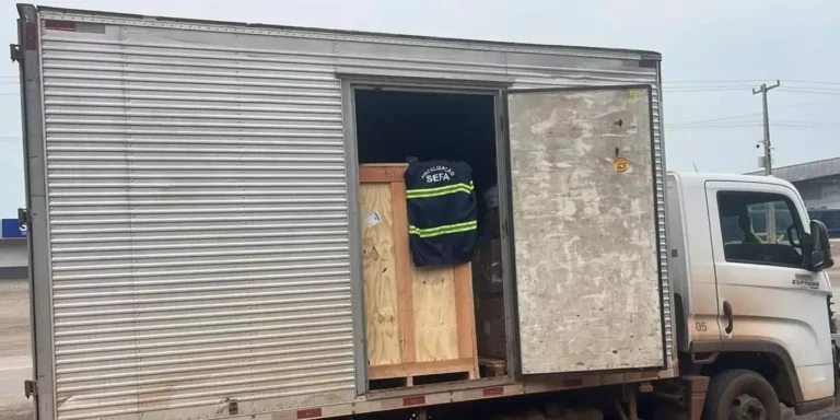 Equipes de fiscalização da Sefa apreenderam bebidas e peças dos carros no sudeste do Pará. (Divulgação / SEFA