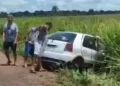 Com o impacto da colisão, o condutor do veículo morreu ainda no local. O motorista da carreta sofreu ferimentos leves, assim como os policiais da guarnição envolvidos na ocorrência (Reprodução/Redes sociais)