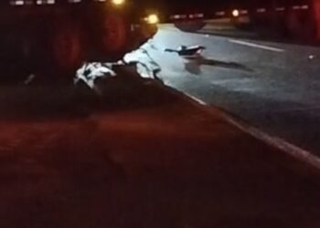 Motociclista morre após colisão com carreta na BR-230, entre Brasil Novo e Medicilândia