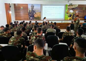 Palestra orienta militares do 51º BIS sobre empregabilidade e carreira pós-serviço