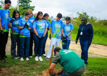 Participação de estagiários, servidores e parceiros fortalece as ações ambientais no município.
