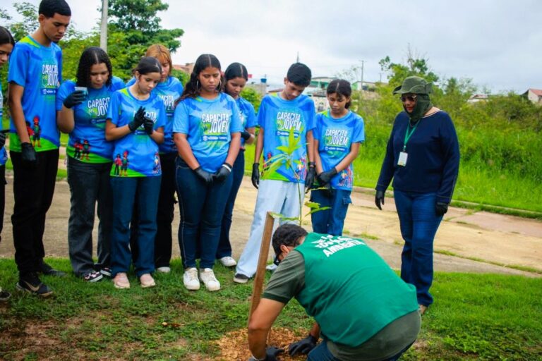Participação de estagiários, servidores e parceiros fortalece as ações ambientais no município.