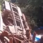 Caminhão cai após ponte desabar na zona rural de Castanhal