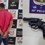 Homem é preso em Placas por ameaça com arma de fogo contra companheira