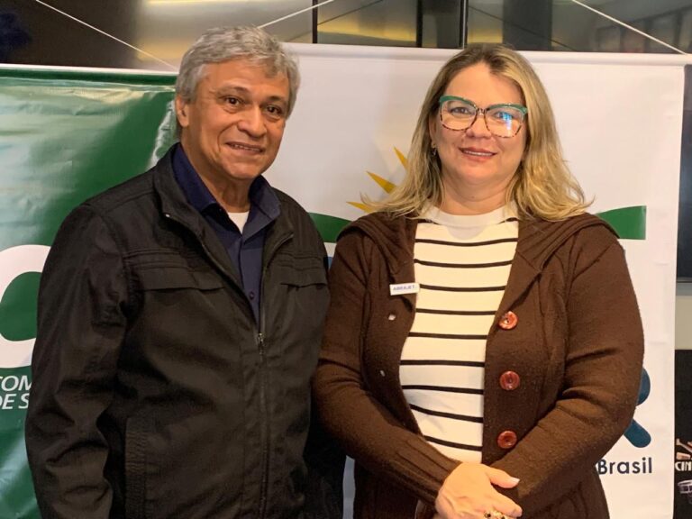Luís Pires, presidente da Abrajet Nacional, e Isa Arnour, da Abrajet Pará