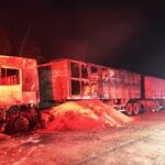 Após pane elétrica, carreta carregada com soja pega fogo na BR-163, na região de Santarém