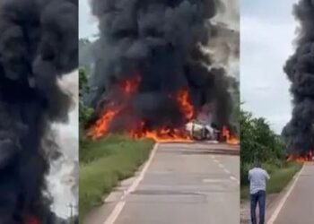 A imagem em destaque mostra o caminhão-tanque pegando fogo na via. (Foto: Reprodução | Redes sociais)