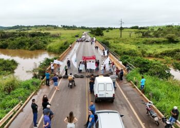 Protesto na Rodovia Transamazônica, no Pará, é contra explosão do Pedral do Lourenço. — Foto: Anna Mathis/ MAB Pará